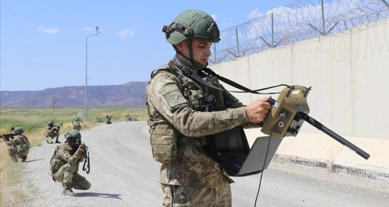 Birlikler sınırda düzensiz göçle mücadelede ileri teknolojiden yararlanıyor
