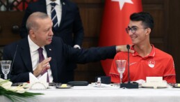 Cumhurbaşkanı Erdoğan’dan Mete Gazoz’a tebrik