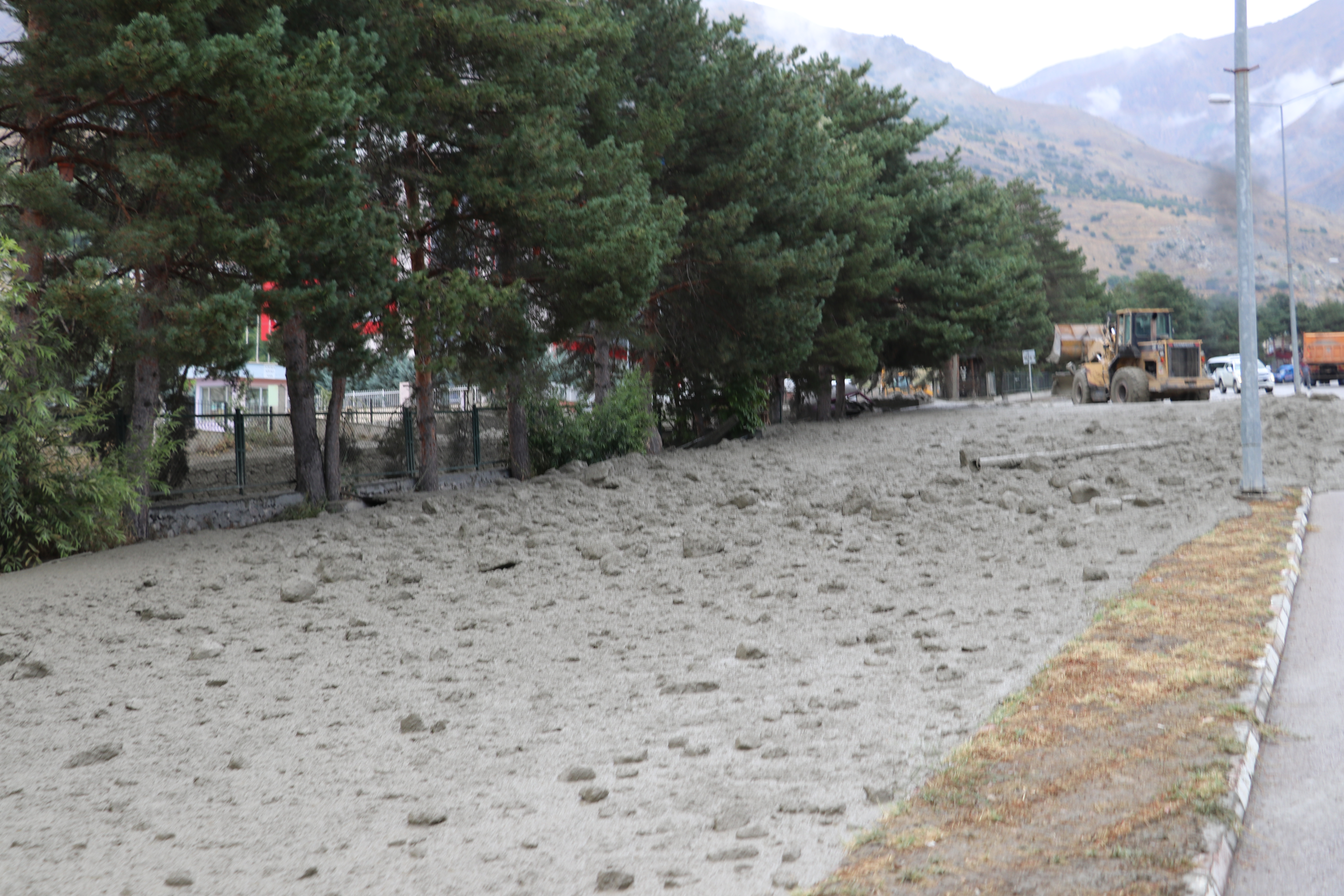 Şiddetli Yağışlar Erzincan ve Iğdır'ı Vurdu 1 erzincan ile igdirda saganak sonucu taskinlar ve sel meydana geldi 2 O4IVfwlp