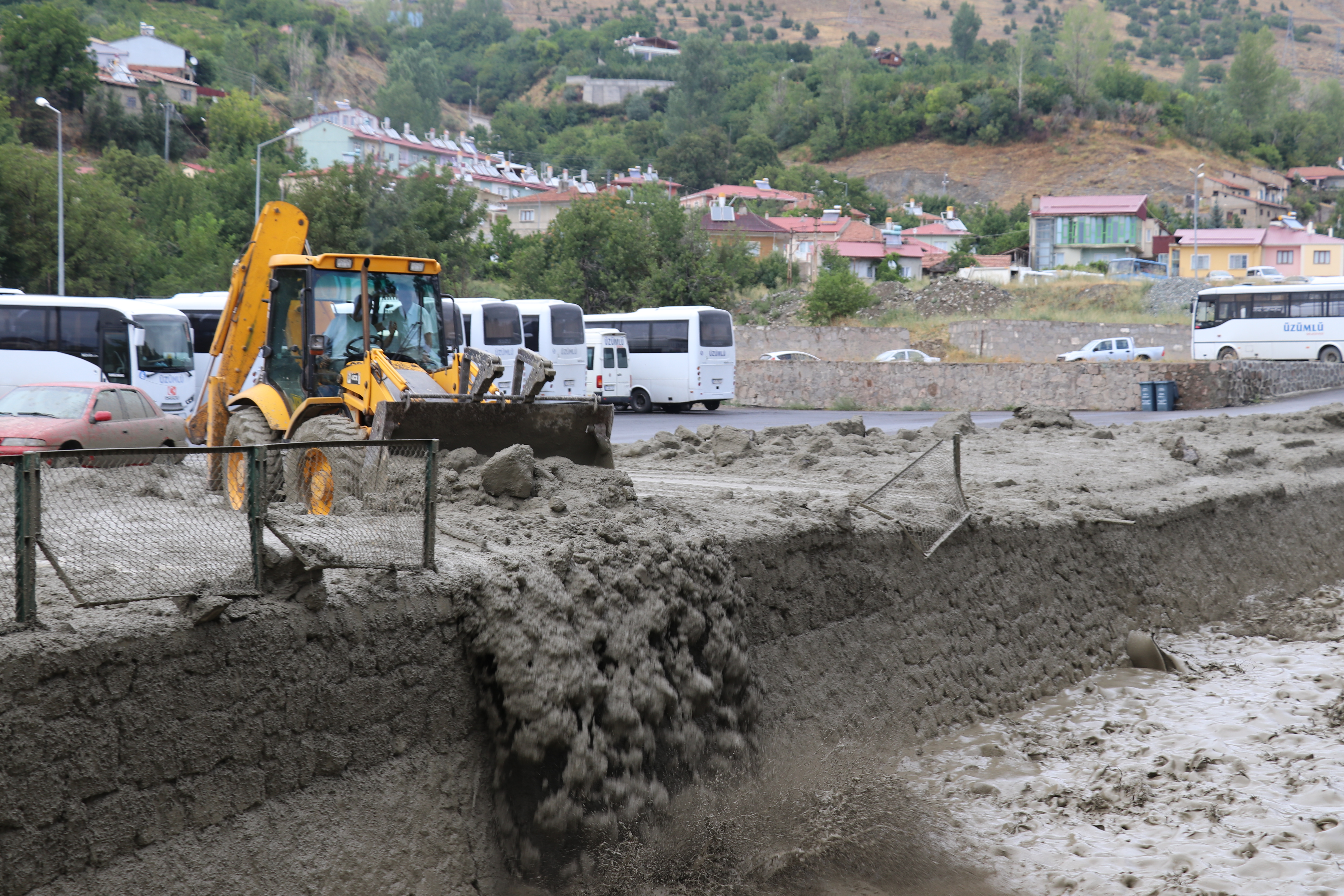 Şiddetli Yağışlar Erzincan ve Iğdır'ı Vurdu 6 erzincan ile igdirda saganak sonucu taskinlar ve sel meydana geldi 3 bW4IEiyr