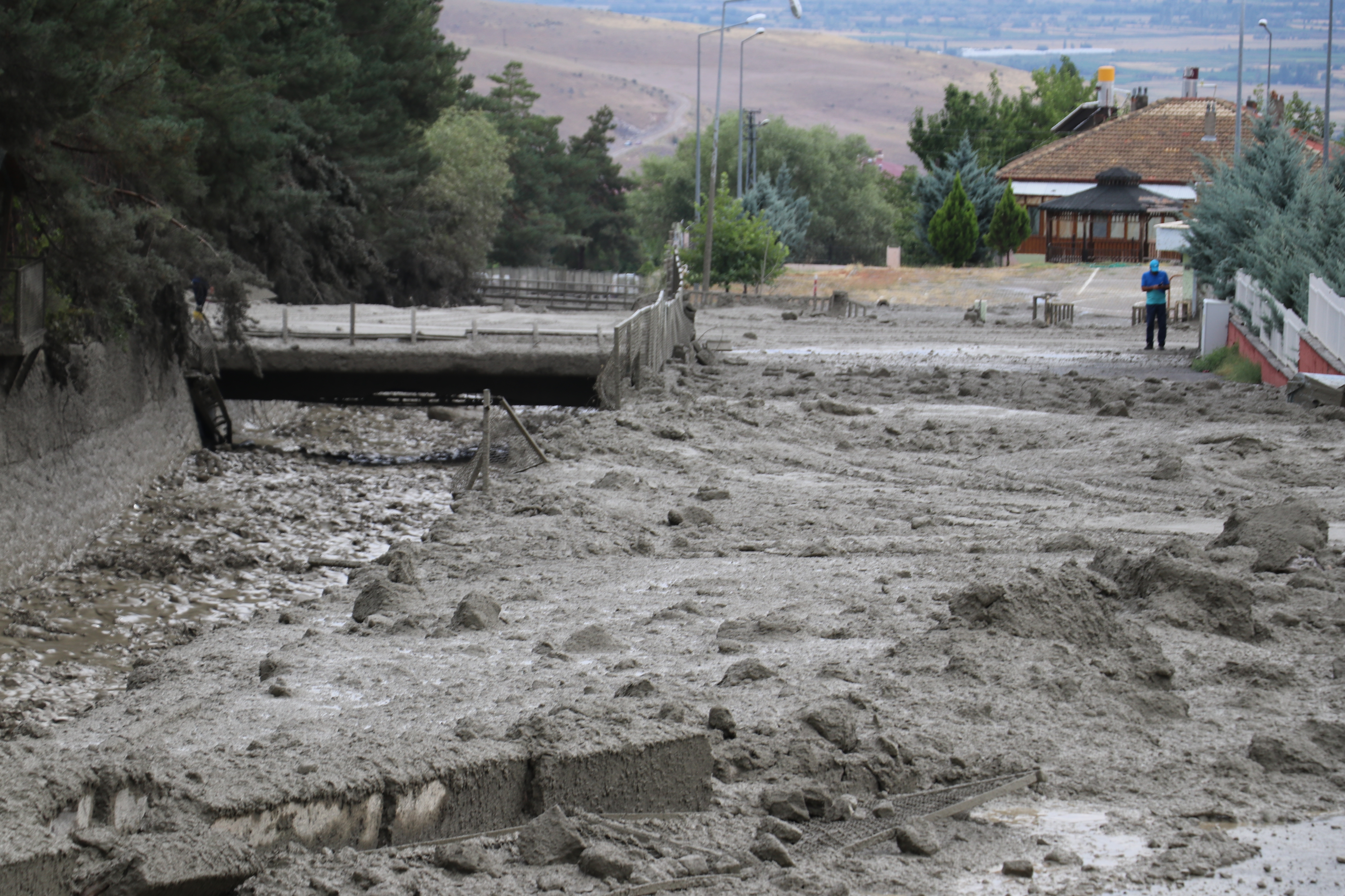 Şiddetli Yağışlar Erzincan ve Iğdır'ı Vurdu 2 erzincan ile igdirda saganak sonucu taskinlar ve sel meydana geldi 5 8P178KeR