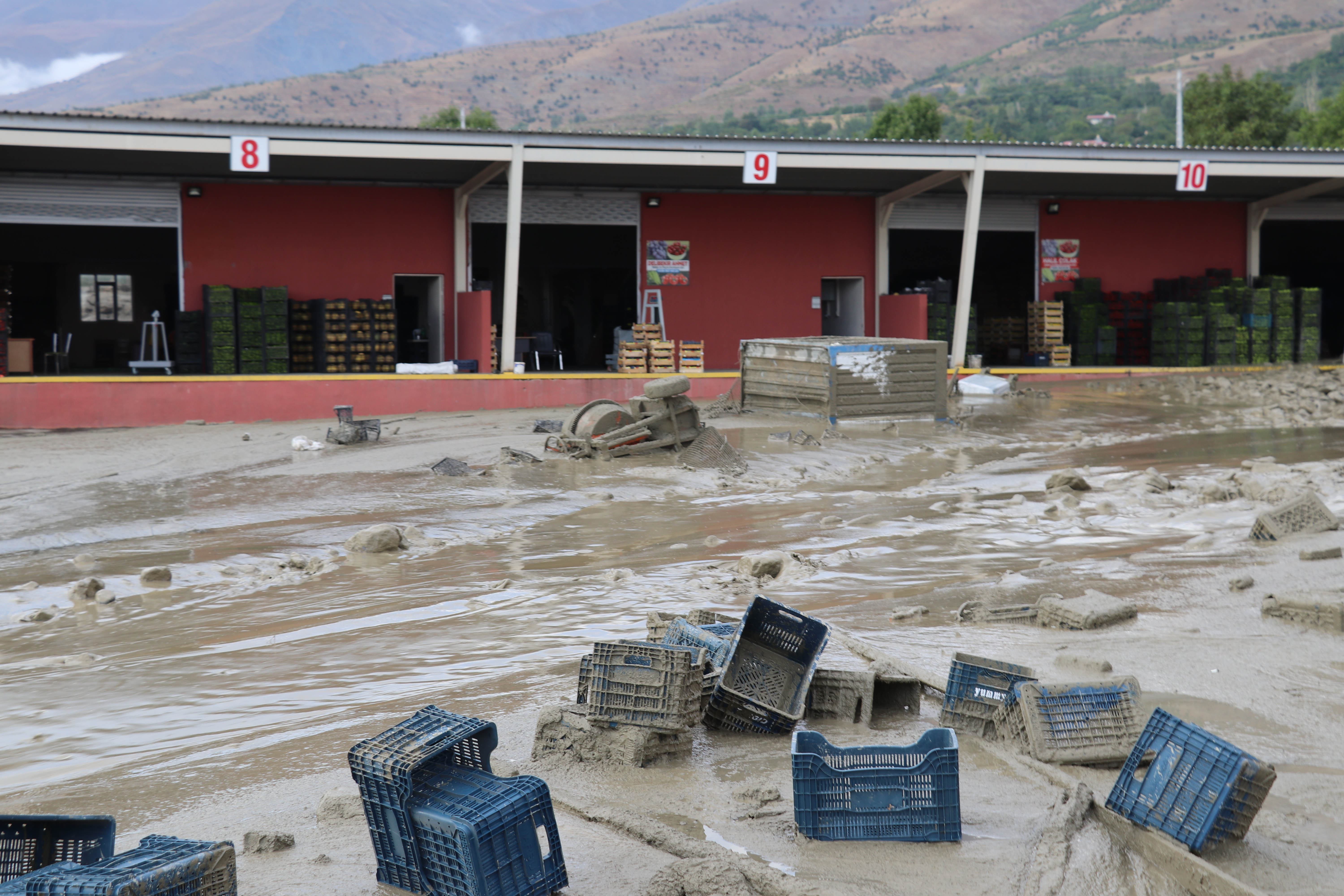 Şiddetli Yağışlar Erzincan ve Iğdır'ı Vurdu 4 erzincan ile igdirda saganak sonucu taskinlar ve sel meydana geldi 9 lbleCjtJ