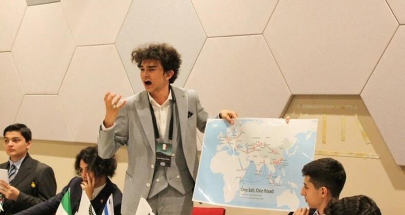 İmam Hatipli Can Ahmet dünya çapında yüksek prestijli MUN konferanslarına damga vurdu