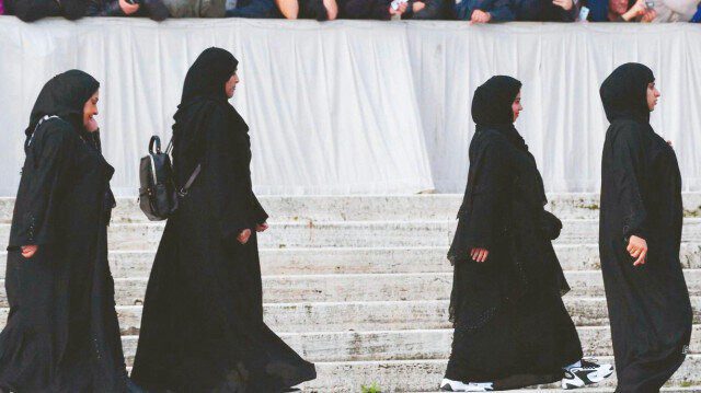 Fransa’da ‘Laiklik’ Maskesi Altında Açık İslam Karşıtlığı!