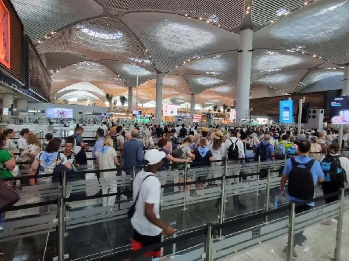 İstanbul'da Temmuz Turizm Rekoru: 1.8 Milyon Turist! 7 istanbul havalimani nda bayram tatili yogunlu 16064677 amp