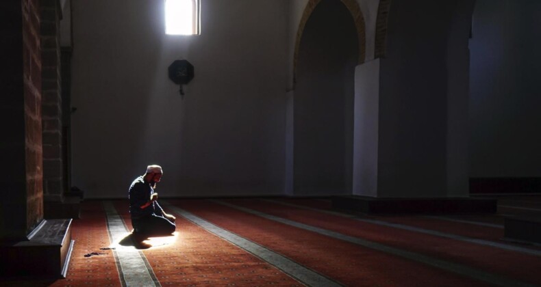 Namaz kılmanın insan vücuduna faydaları nelerdir? Namazın faziletleri ve bilimsel faydaları