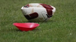 Rams Park’ta ilginç olay! Dev maçta top patladı