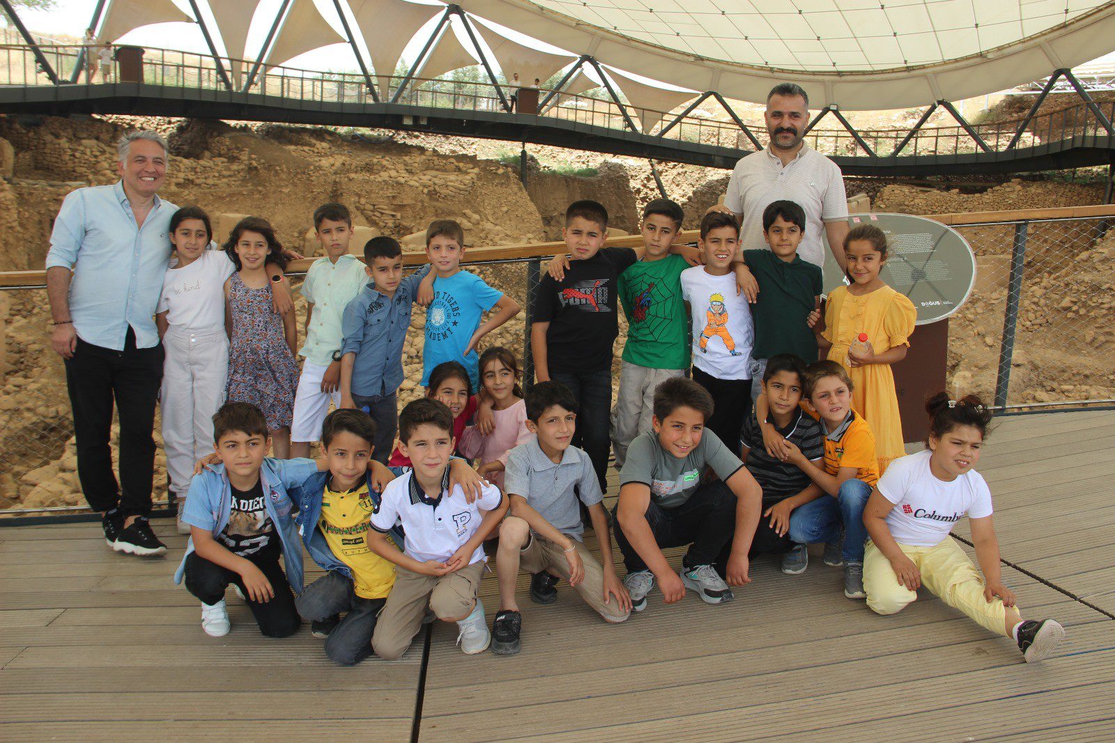 Öğrencilerden Göbeklitepe’de Sıfır Atık Sanatı 1 sanliurfali ogrencilerin atik kumastan yaptigi gobeklitepe tablosu sergilenmeye baslandi 0 9FP5yDQL