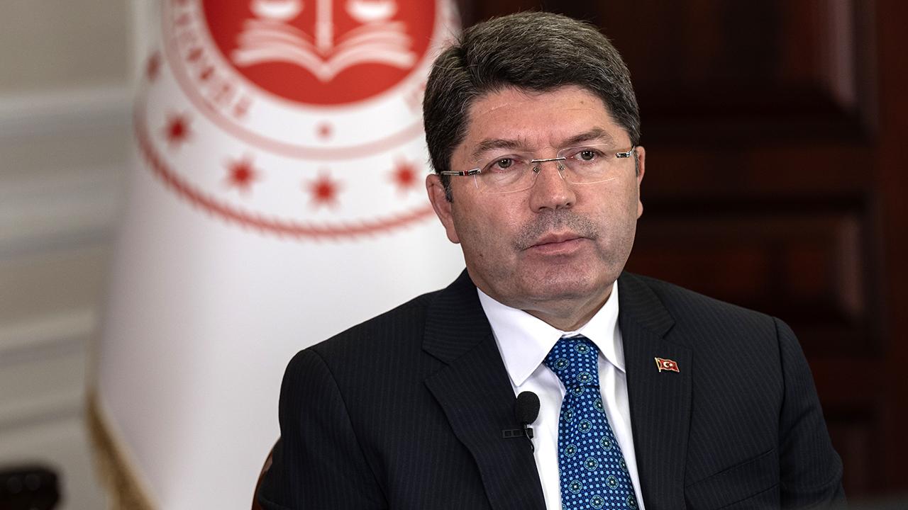 Bakan Tunç'tan Cem Garipoğlu'nun mezarıyla ilgili açıklama 1 yilmaz tunc