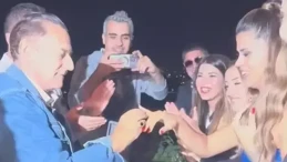 Mehmet Ali Erbil, 40 Yaş Küçük Sevgilisine Evlenme Teklifi Etti!