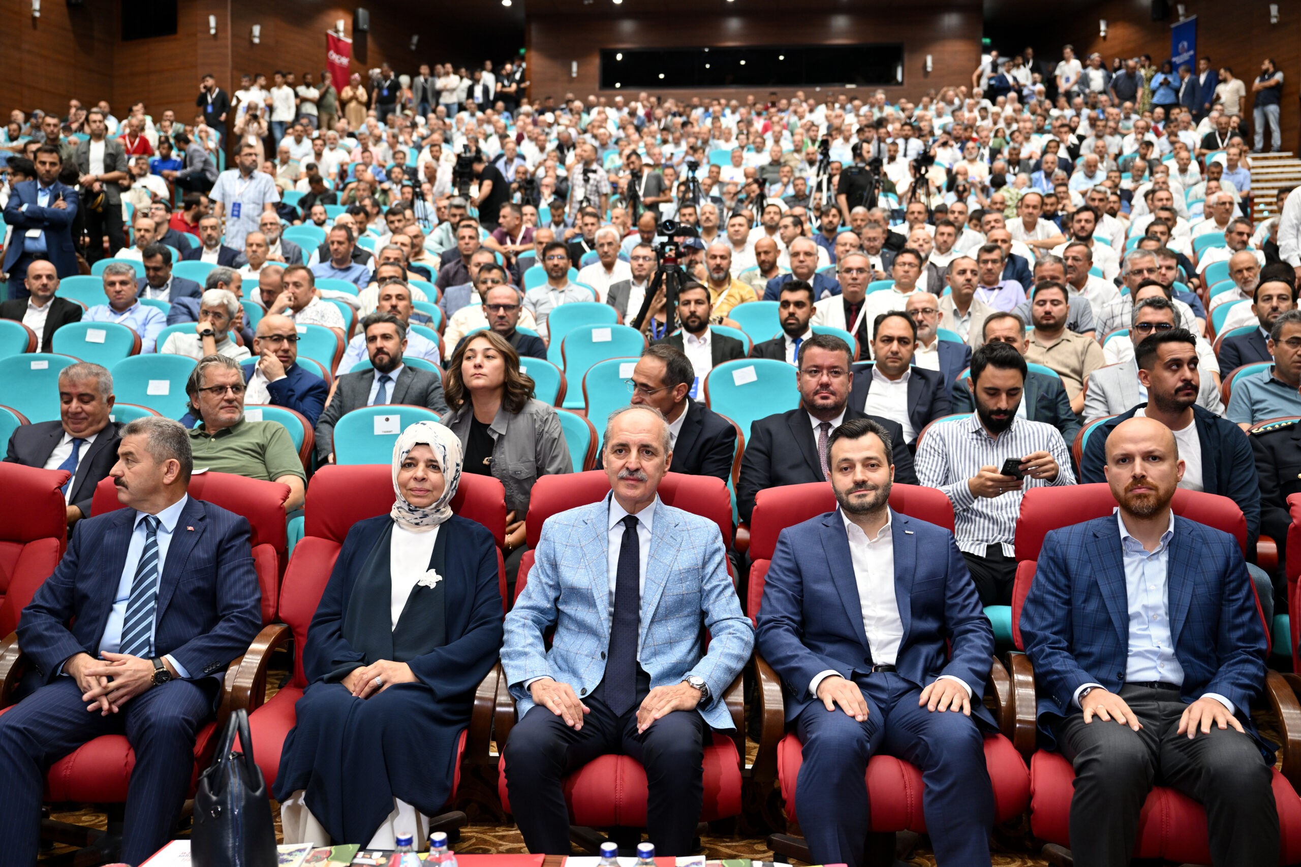 Meclis Başkanı Kurtulmuş: "İmam Hatip Meselesine Sahip Çıkılmalı, Unutulmamalı!" 1 AA 20230902 32055763 32055753 ONDER 20 IMAM HATIPLILER KURULTAYI scaled