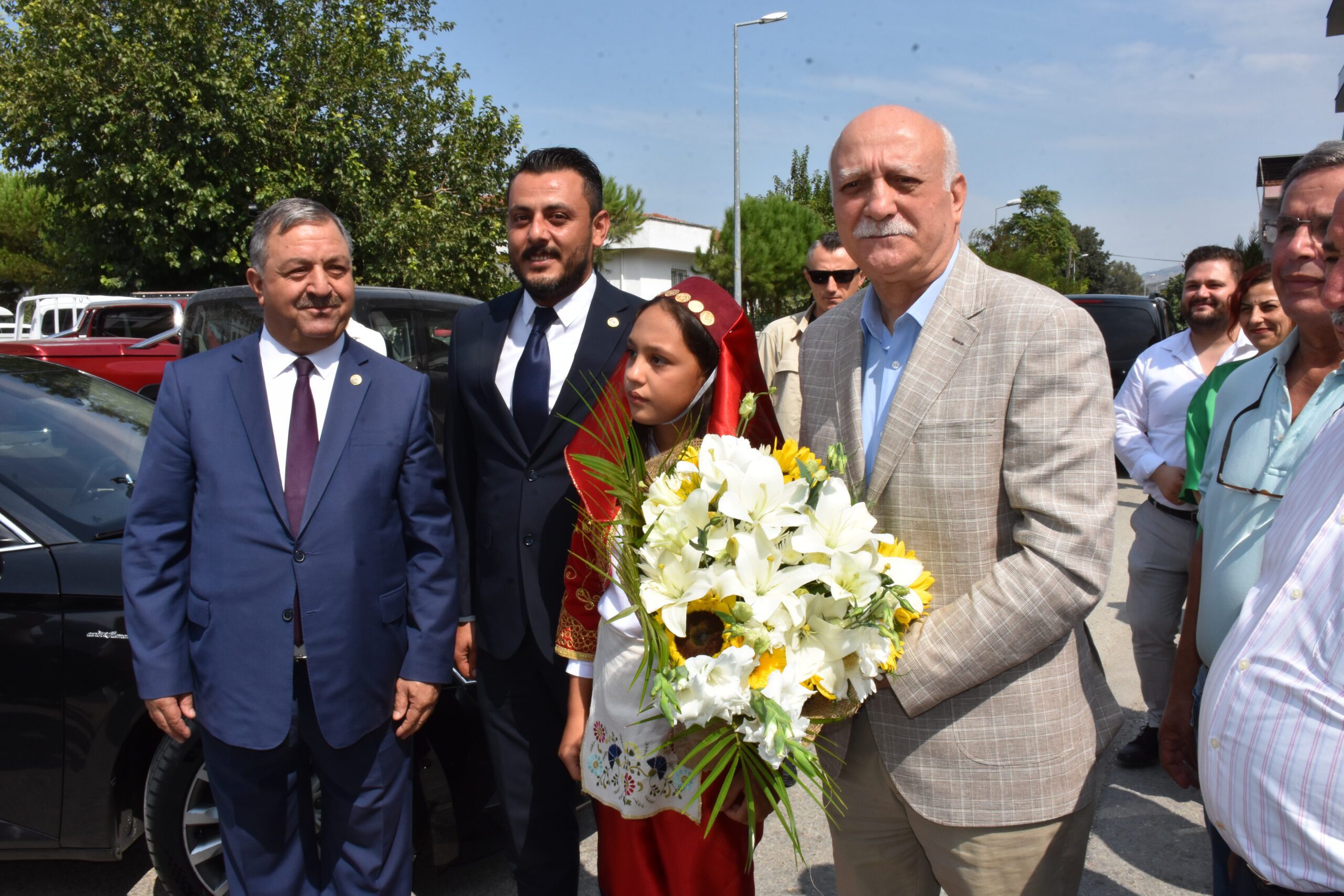 Bayraktar, Aydın'da İncir Hasadında Katıldı 1 AA 20230902 32057542 32057538 TURKIYE ZIRAAT ODALAR BIRLIGI BASKANI BAYRAKTAR AYDINDA INCIR HASADINA KATILDI scaled