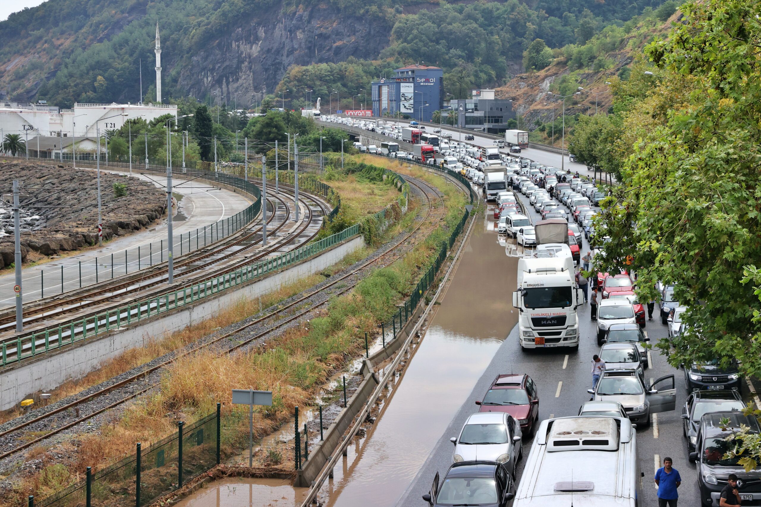 Samsun'da Sel Felaketi: Yollar İkiye Ayrıldı, Caddeler Göle Döndü! 11 AA 20230903 32063076 32063072 SAMSUNDA SAGANAK NEDENIYLE EV VE IS YERLERINI SU BASTI scaled