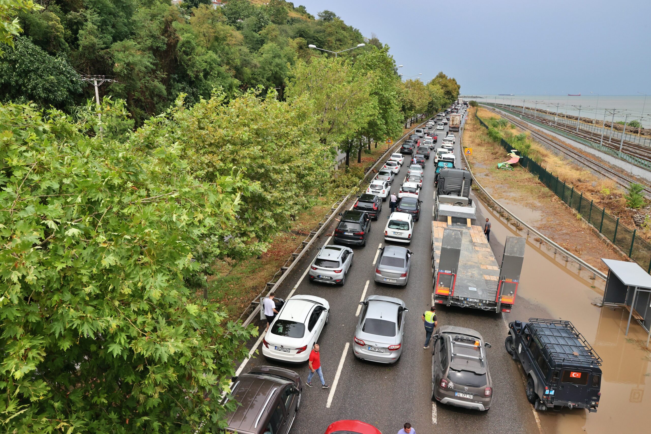 Samsun'da Sel Felaketi: Yollar İkiye Ayrıldı, Caddeler Göle Döndü! 14 AA 20230903 32063076 32063073 SAMSUNDA SAGANAK NEDENIYLE EV VE IS YERLERINI SU BASTI scaled