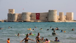 Kızkalesi’nde Tatil Yoğunluğu: “Deniz, Kum, Güneşten Daha Fazlası Var”