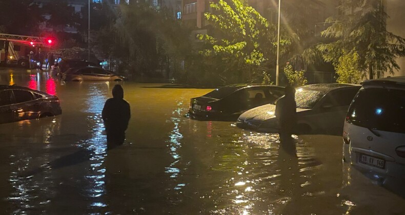 İstanbul’da Şiddetli Sağanak Yağış Sele Dönüştü! 2 Kişi Hayatını Kaybetti!