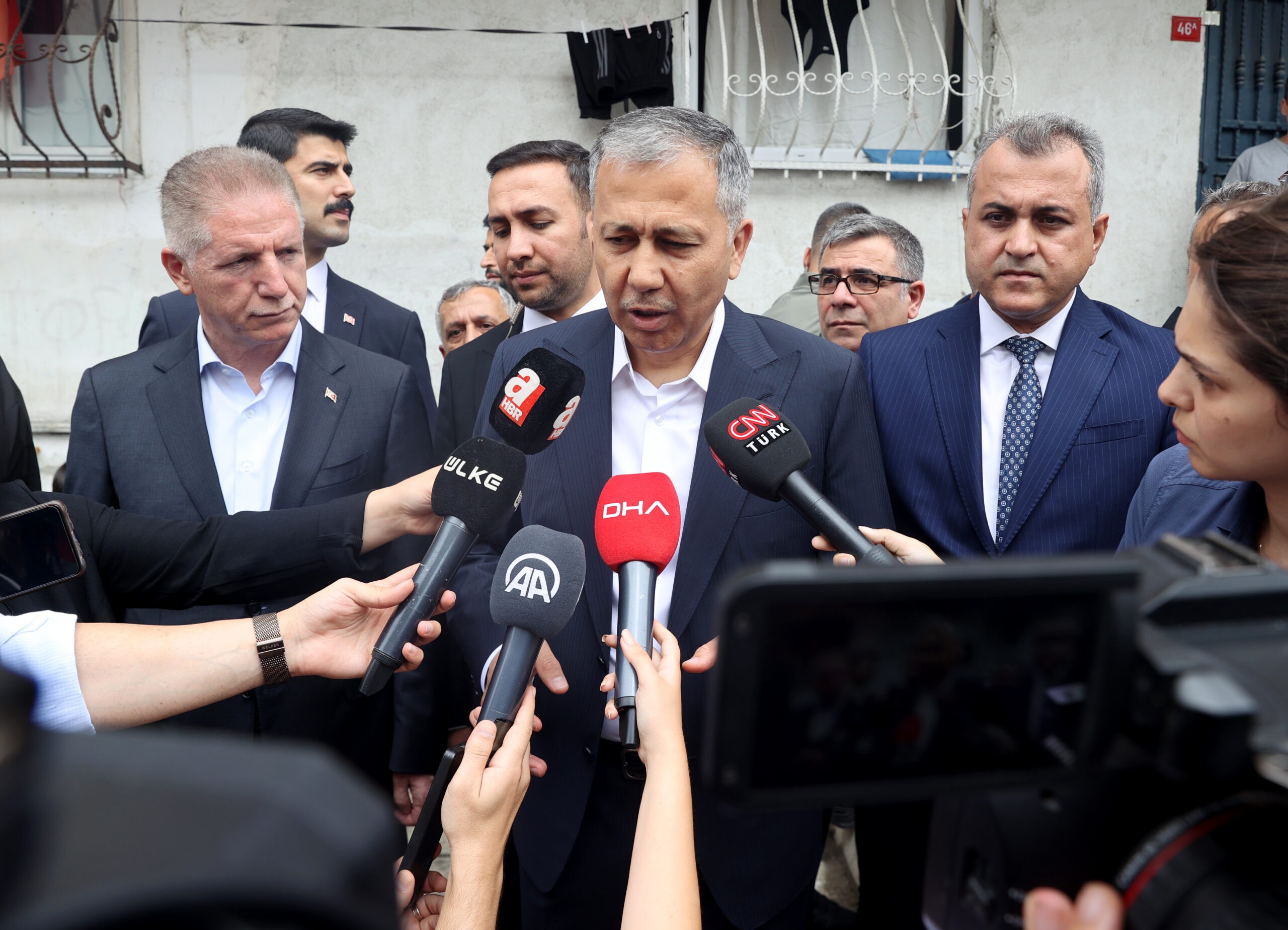 İstanbul'da Sel Felaketi: 2 Kişi Hayatını Kaybetti, Hane Başına Yardım Yapılacak 19 AA 20230906 32085313 32085306 ICISLERI BAKANI ALI YERLIKAYA scaled