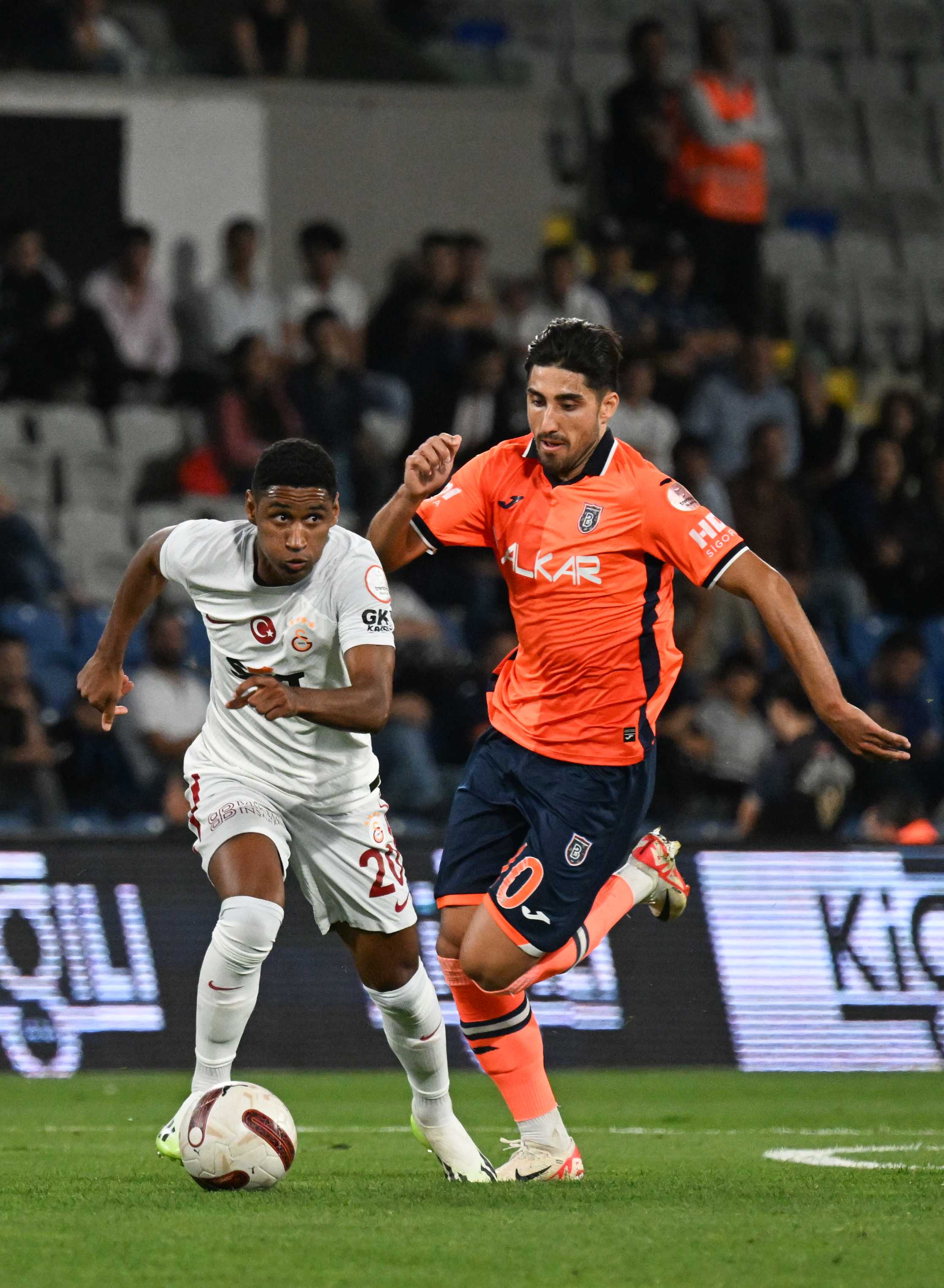 Galatasaray, Tete Transferi İçin FIFA'ya Şikayette Bulundu 3 AA 20230923 32226504 32226496 RAMS BASAKSEHIR GALATASARAY
