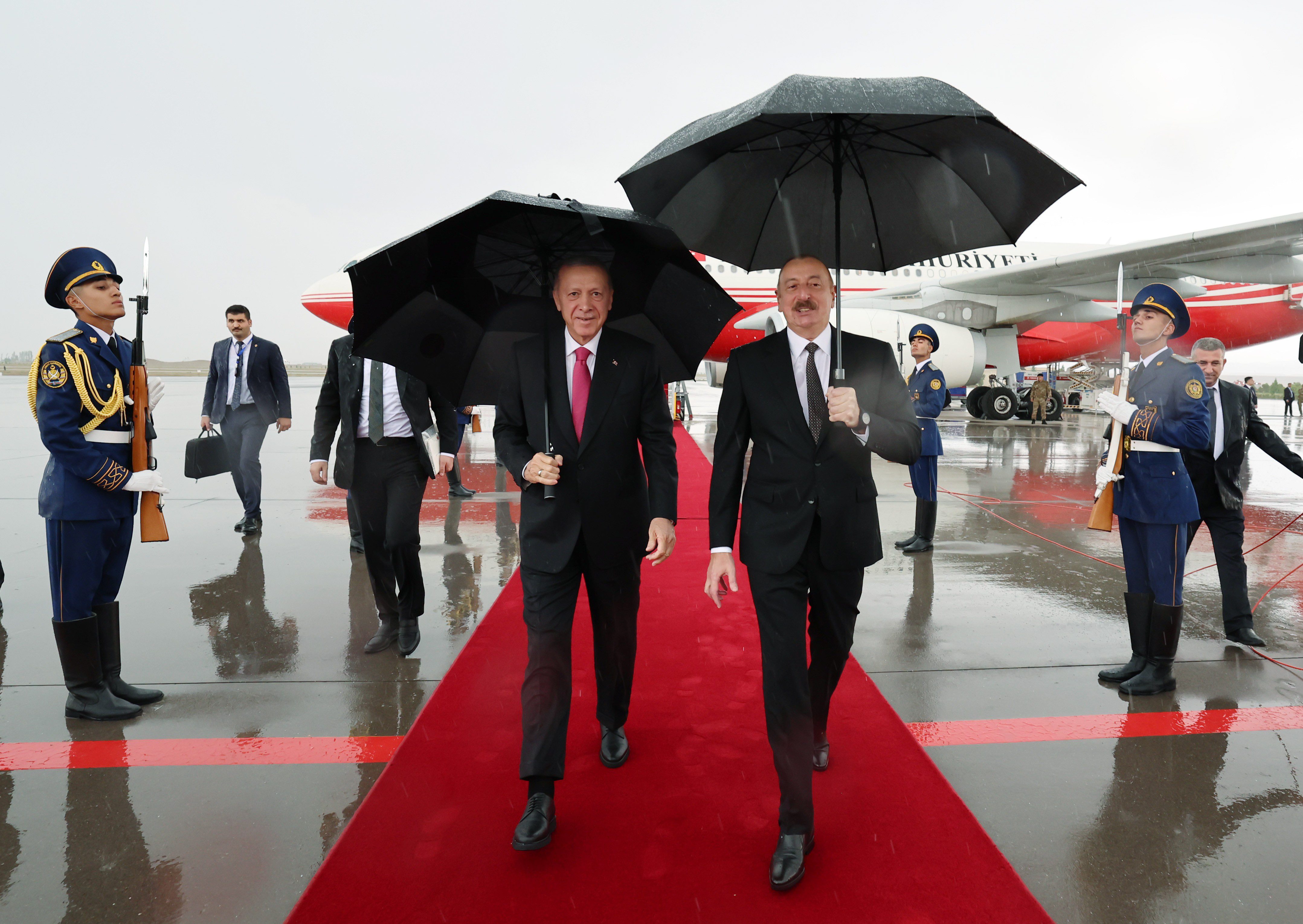Barış Eli Havada Kalmasın 1 AA 20230925 32236892 32236891 CUMHURBASKANI ERDOGAN NAHCIVANA GELDI