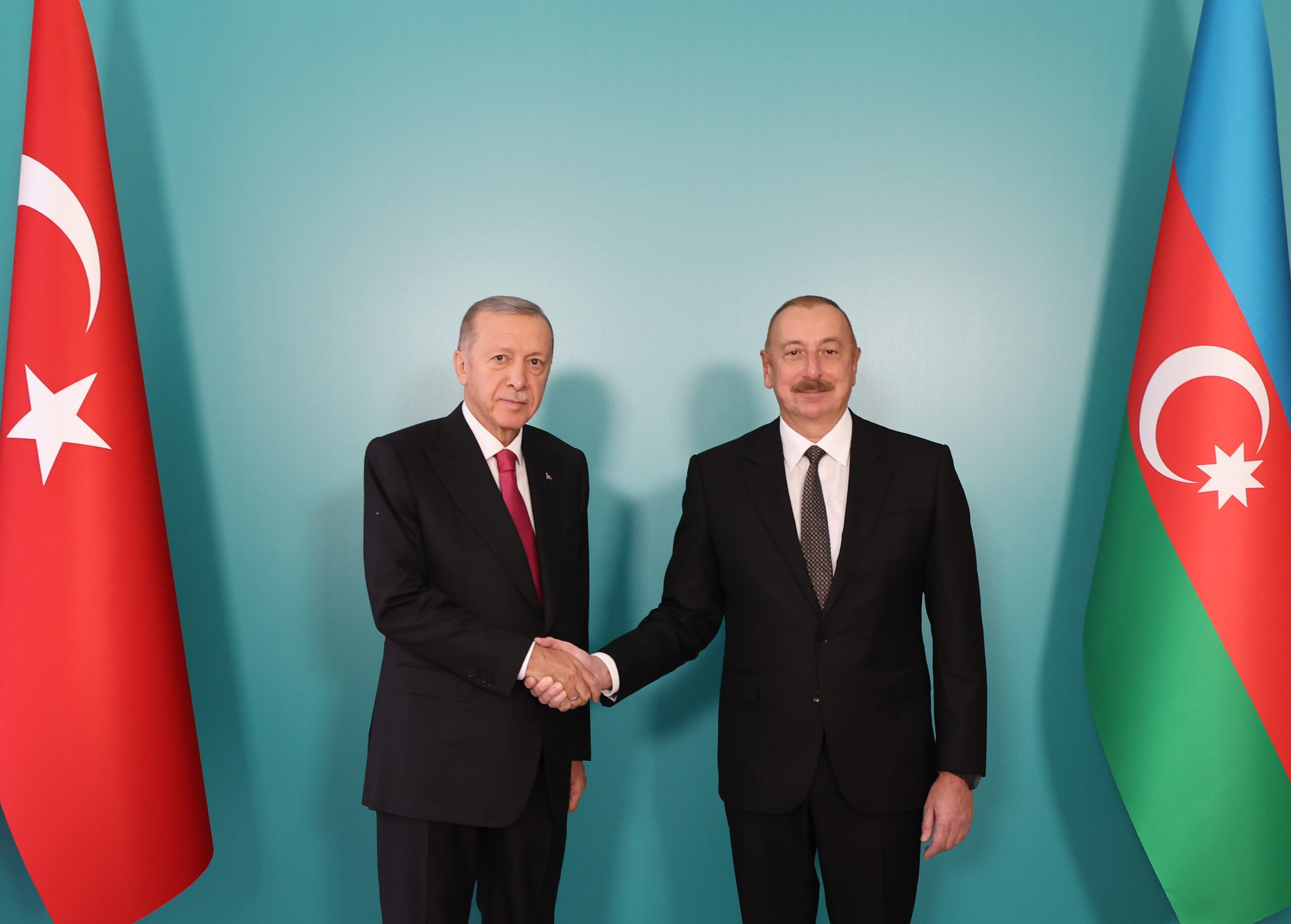 Cumhurbaşkanı Erdoğan Nahçıvan'da... Resmi törenle karşılandı 11 AA 20230925 32236935 32236933 CUMHURBASKANI ERDOGAN NAHCIVANA GELDI
