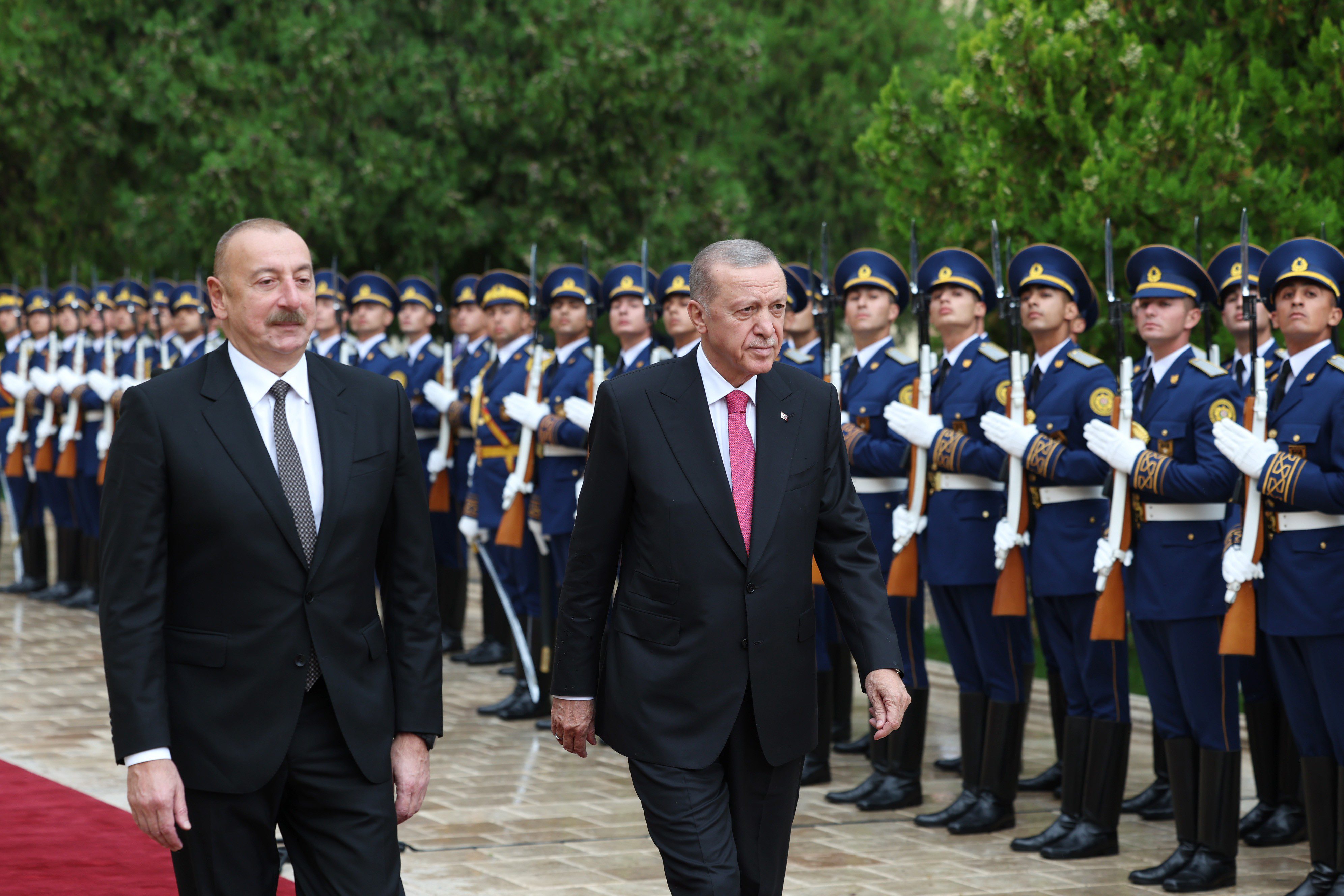 Cumhurbaşkanı Erdoğan Nahçıvan'da... Resmi törenle karşılandı 9 AA 20230925 32237154 32237149 CUMHURBASKANI ERDOGAN NAHCIVAN OZERK CUMHURIYETI YUKSEK MECLISINDE RESMI TORENLE KARSILANDI