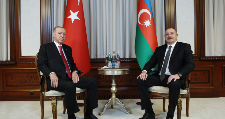 Cumhurbaşkanı Erdoğan Nahçıvan’da… Resmi törenle karşılandı