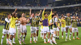 Fenerbahçe, Başakşehir’i 4-0 Mağlup Ederek Liderliği Ele Geçirdi