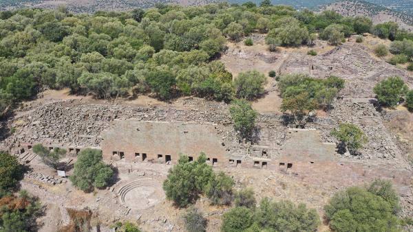 Aigai Antik Kenti'nde 2 bin 500 Yıllık Kandiller Bulundu 2 aigai antik kentinde 2 bin 500 yillik kandiller bulundu 2 INBXzv8m