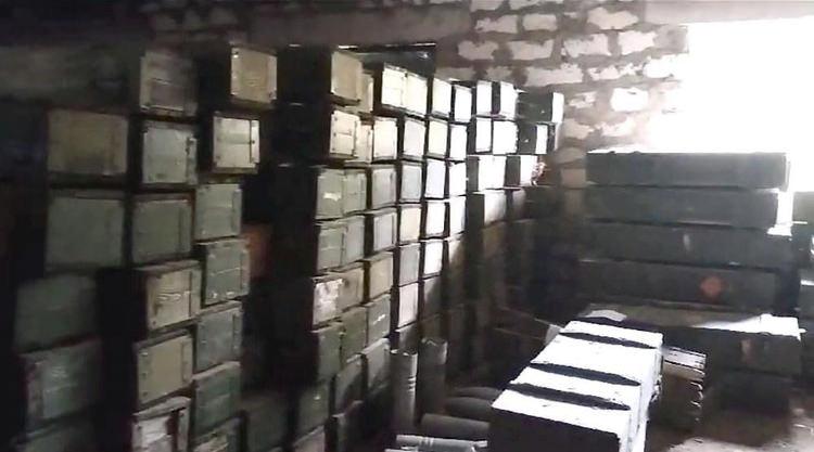 azerbaycan ordusunun kontrolune gecen koyde ermeni guclere ait muhimmat deposu bulundu 2 iHzdU243