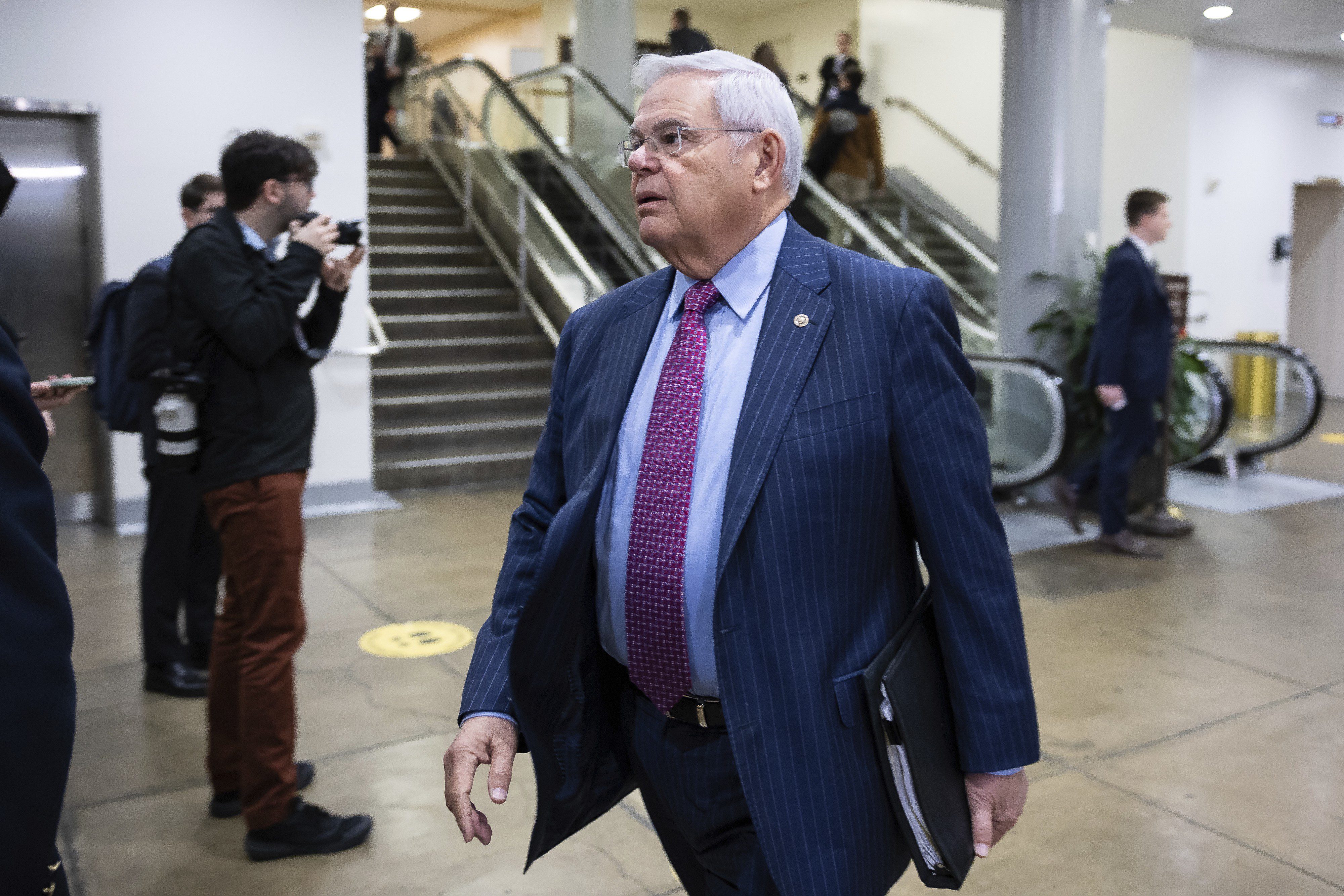 ABD'de Rüşvet Skandalı: Türkiye Karşıtı Senatör Menendez Görevini Bıraktı! 13 bob menendez 97465