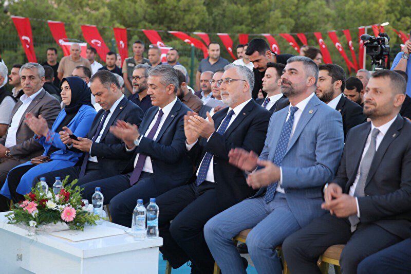 Bakan Işıkhan: 'Kara günler geride, Türkiye'yi yüzyılın ülkesi yapacağız' 1 calisma ve sosyal guvenlik bakani isikhan kara gunleri artik geride biraktik dedi ve ekledi gMiX3c8n