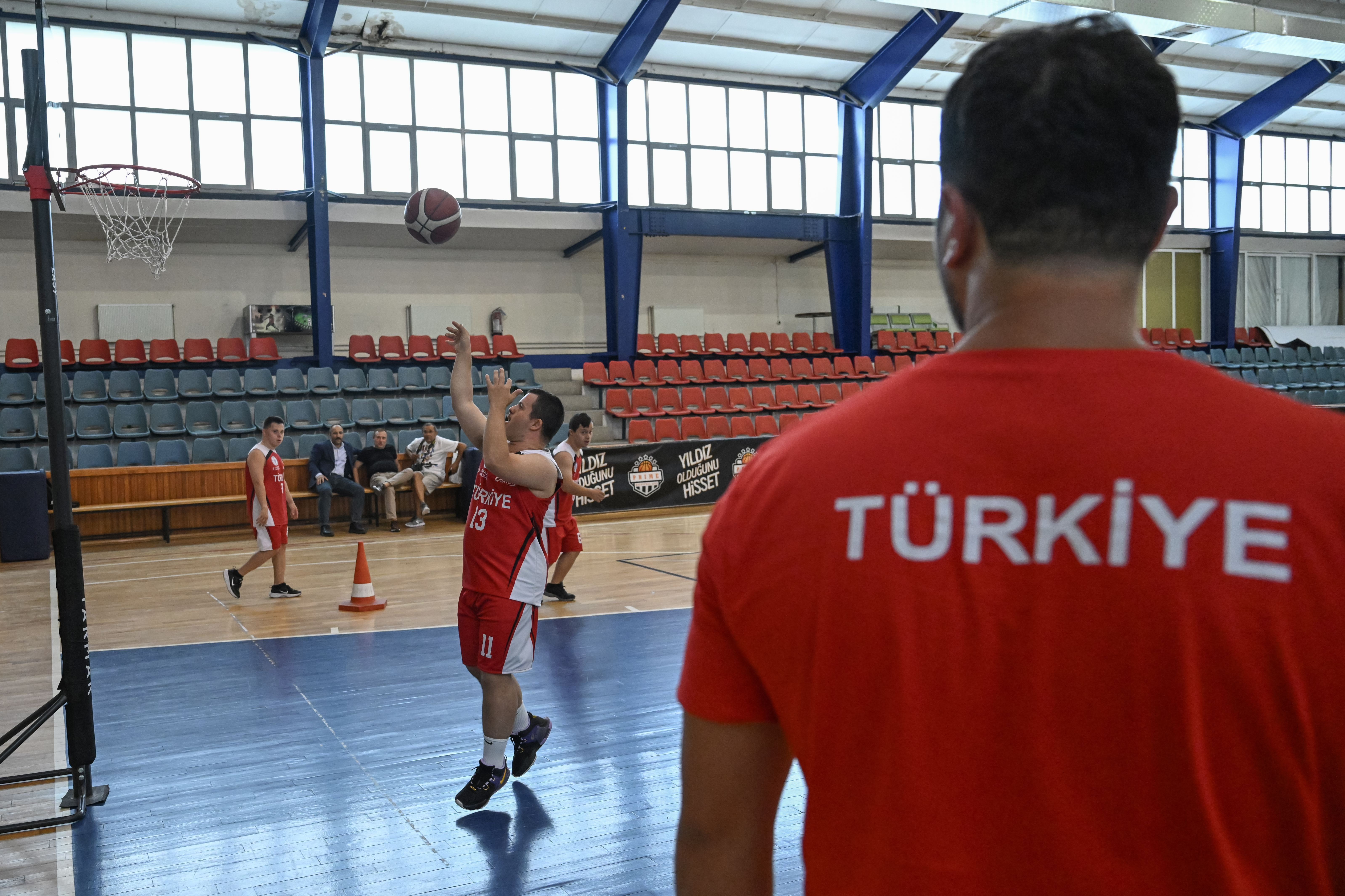 Down Sendromlu Milli Basketbol Takımı Avrupa Şampiyonası’nda Zafer Peşinde 6 down sendromlu milli basketbol takimi italyaya avrupa sampiyonu olmak icin gidiyor 6 pjphffZm