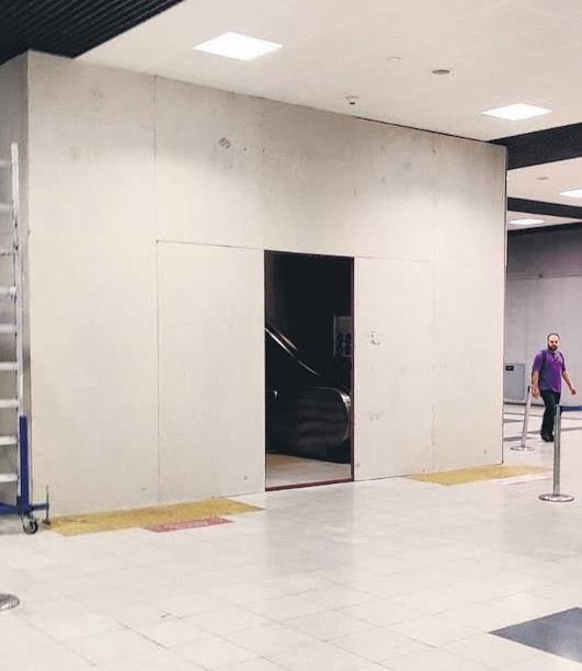 İBB'den Tepki Çeken Yöntem: Bağcılar Metro İstasyonu'nda "Duvar" Çözümü 1 ibbden tepki ceken yontem arizali merdiveni duvarla orduler 1 BKjr6MKI