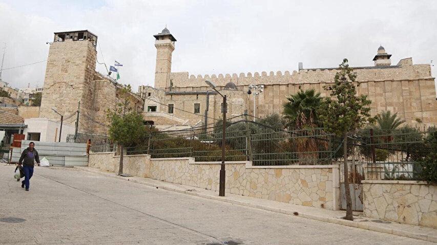 İsrail, Camiyi Müslümanlara Kapatıp Yahudilere Açtı! 1 israil camiyi muslumanlara kapatip yahudilere acti 1