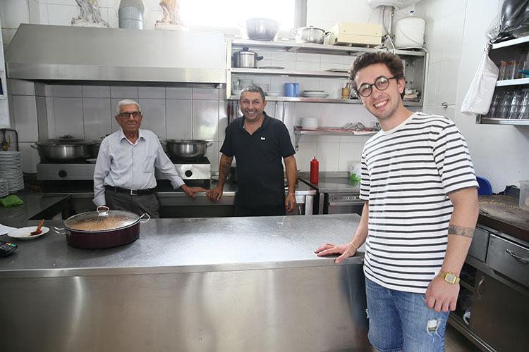 97 Yaşındaki 'Hüseyin Amca', 65 Yıldır Kuru Fasulye Tezgahının Başından Ayrılmıyor 1 kuru fasulyeci 97 yasindaki huseyin amca 65 yildir tezgahindan ayrilamiyor 1 I4p5GLuu