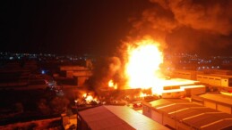 Manisa’da Geri Dönüşüm Fabrikasında Yangın!