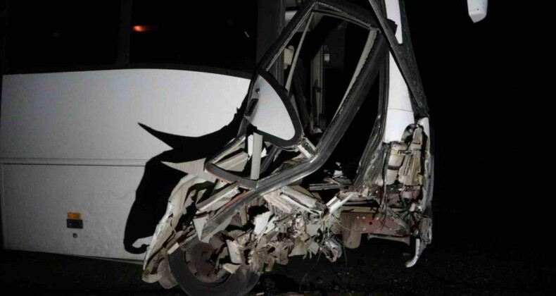 Uşak Ulubey’de Trafik Kazası: 13 Yaralı