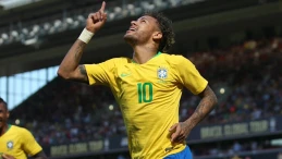 Neymar, Pele’nin Gol Rekorunu Geçerek Tarihe Geçti