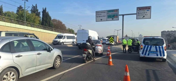 Cumhuriyet Bayramı Provası Nedeniyle İstanbul'da Yollar Kapanıyor! 1 29 ekim cumhuriyet bayrami provalari nedeniyle vatan caddesi trafige kapatildi 56158
