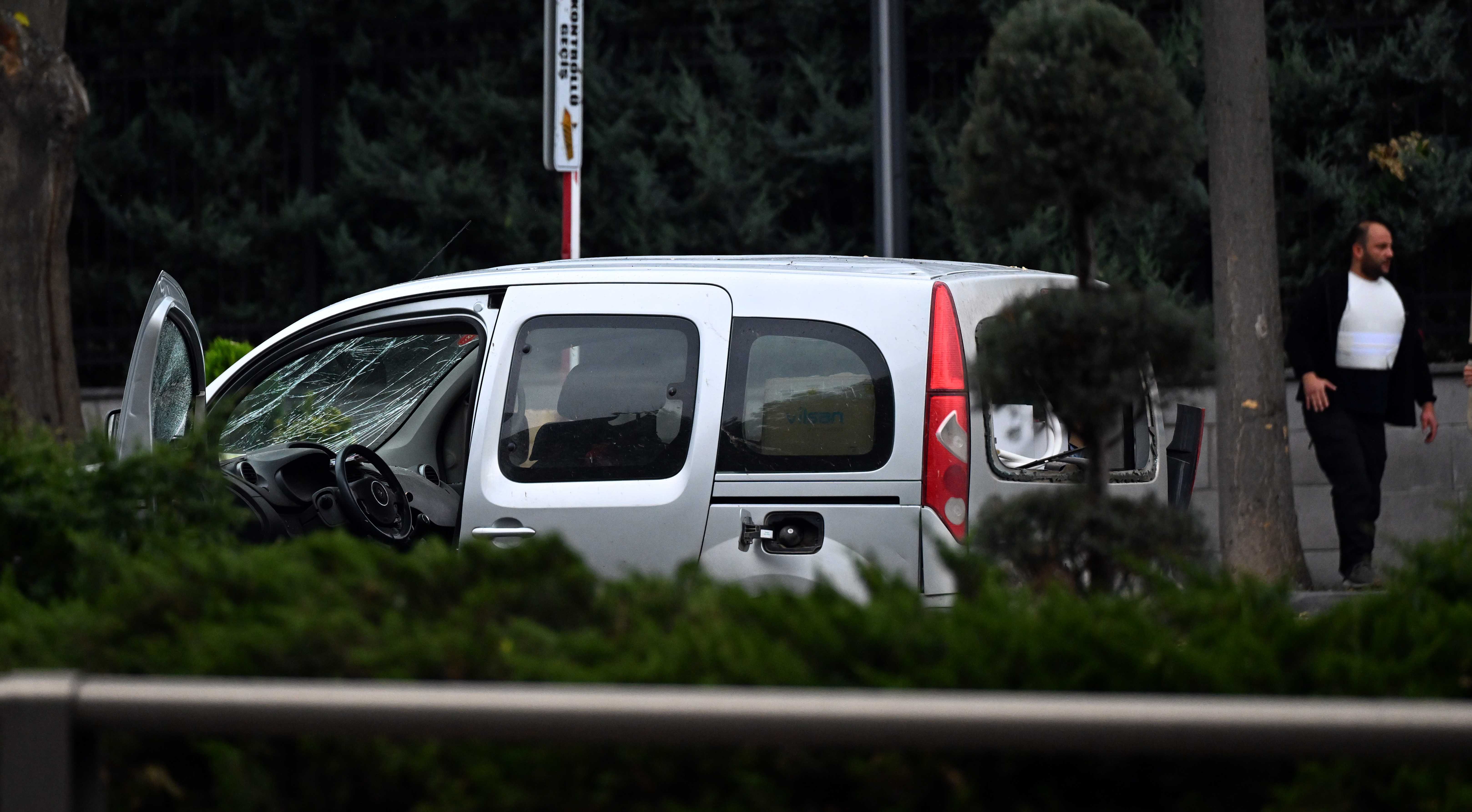 Ankara Kızılay'da Bombalı Saldırı Girişimi! 2 Terörist Etkisiz Hale Getirildi! 5 AA 20231001 32284266 32284265 ANKARADAKI TEROR SALDIRISI