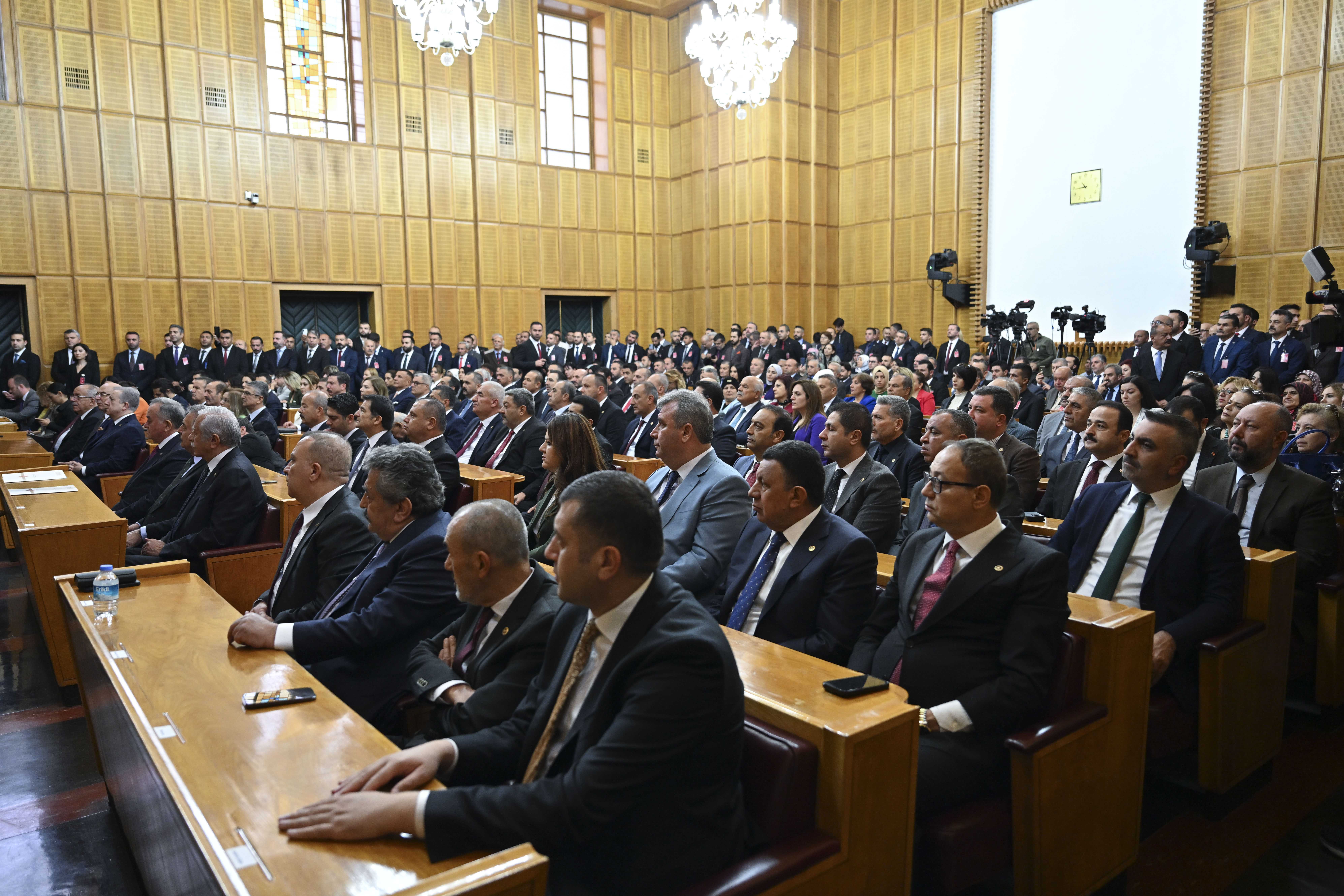 Bahçeli'den Emekli Açıklaması:" Boynumuzun Borcudur!" 5 AA 20231003 32299412 32299406 MHP TBMM GRUP TOPLANTISI