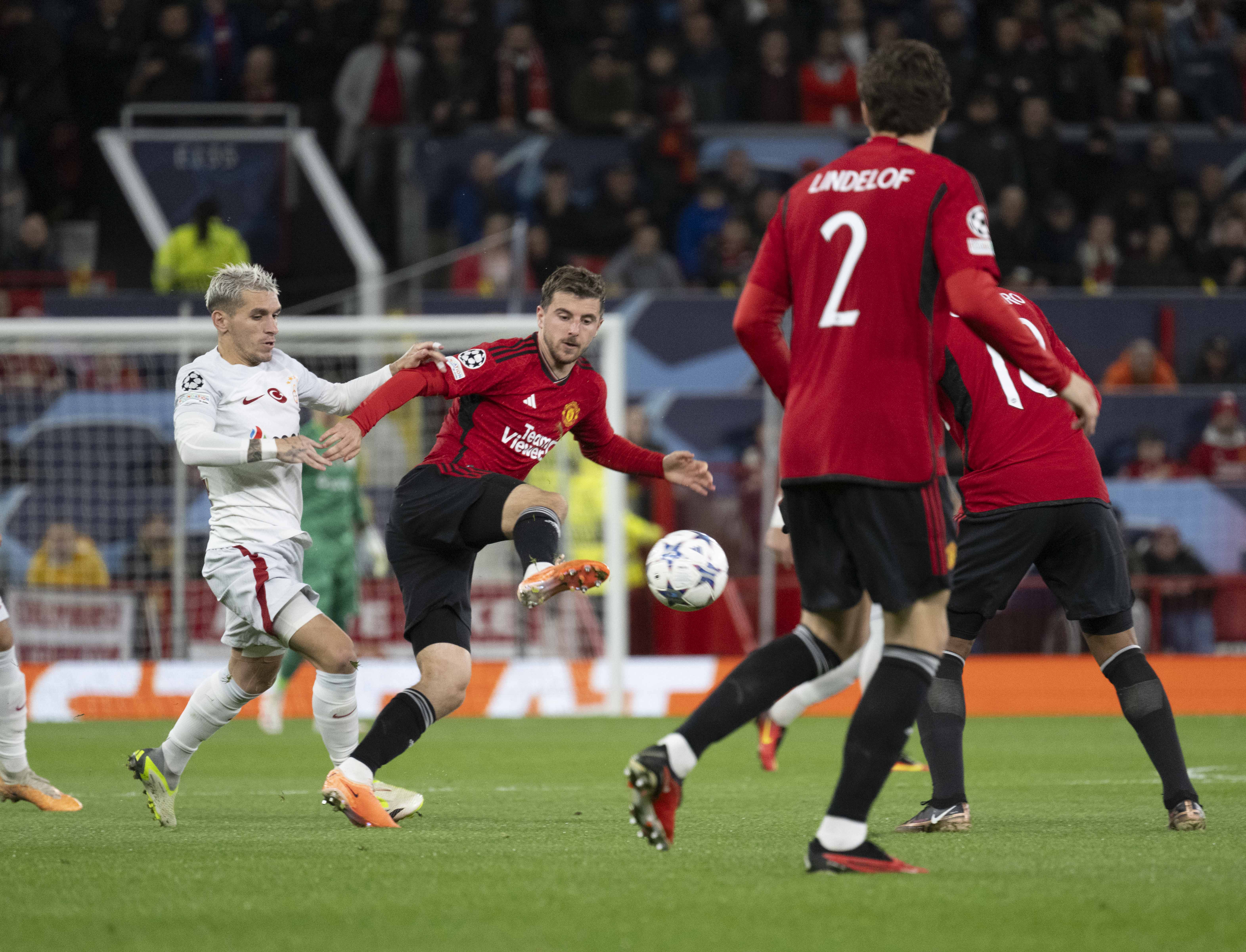 Galatasaray, Old Trafford'da Tarihi Zaferle Ayrıldı! 3 AA 20231003 32303798 32303787 MANCHESTER UNITED GALATASARAY