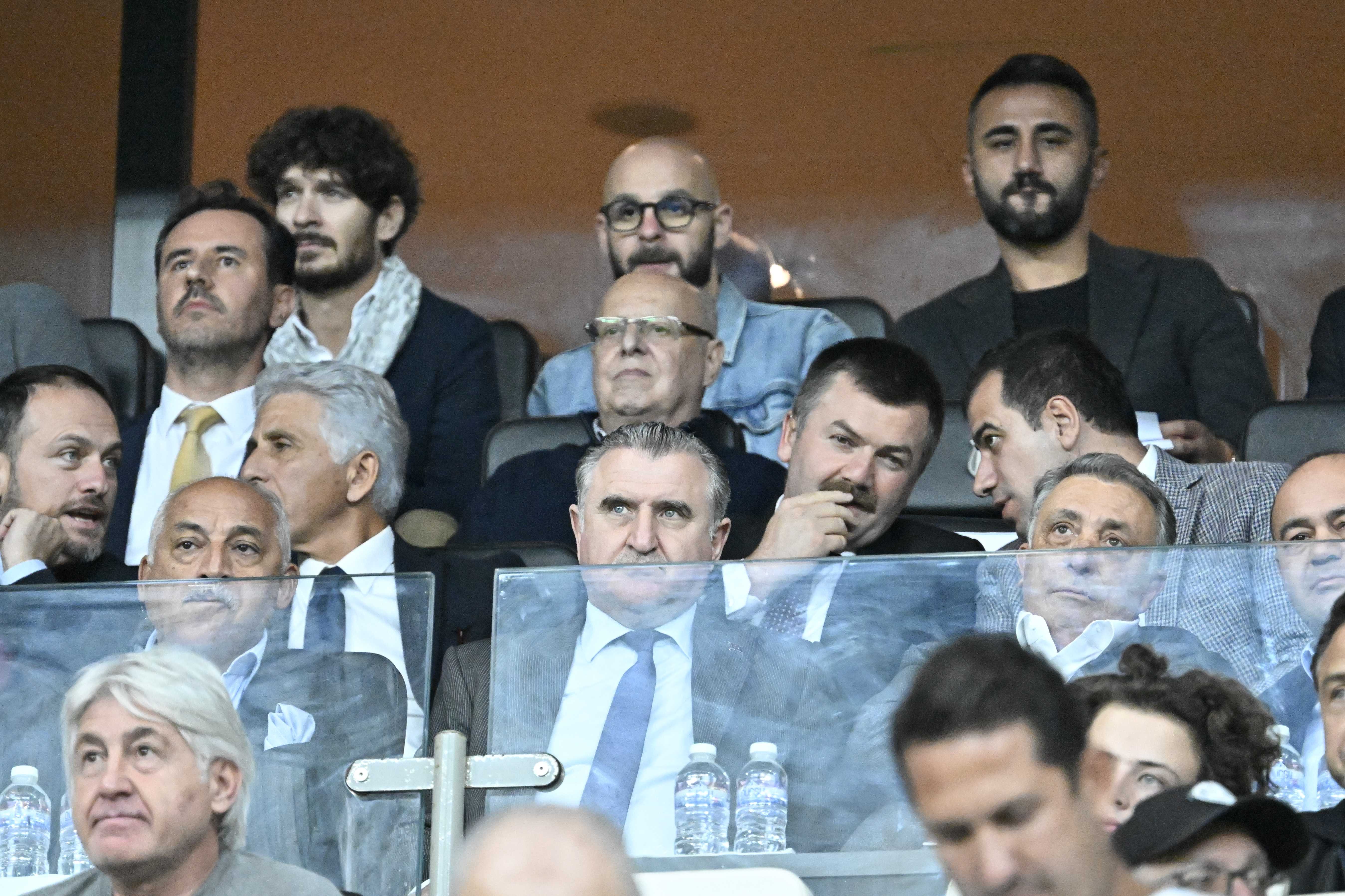 Büyükekşi Stadı Küfürlü Tezahüratlarla Terk Etti! 2 AA 20231005 32320276 32320273 BESIKTAS LUGANO