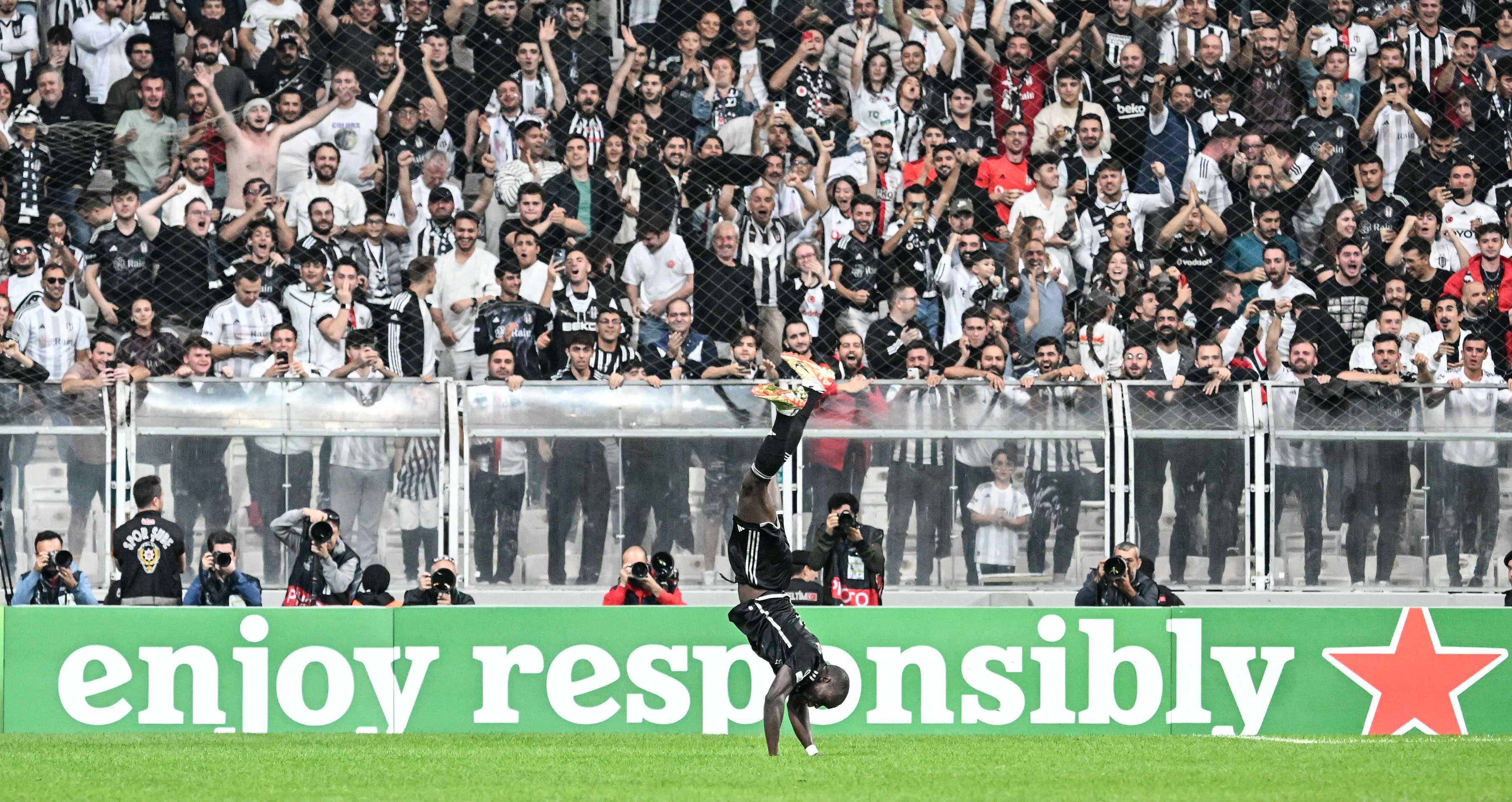 Dolmabahçe'de Dramatik Son! 10 Kişilik Beşiktaş 90'da Yıkıldı! 2 AA 20231005 32320359 32320354 BESIKTAS LUGANO