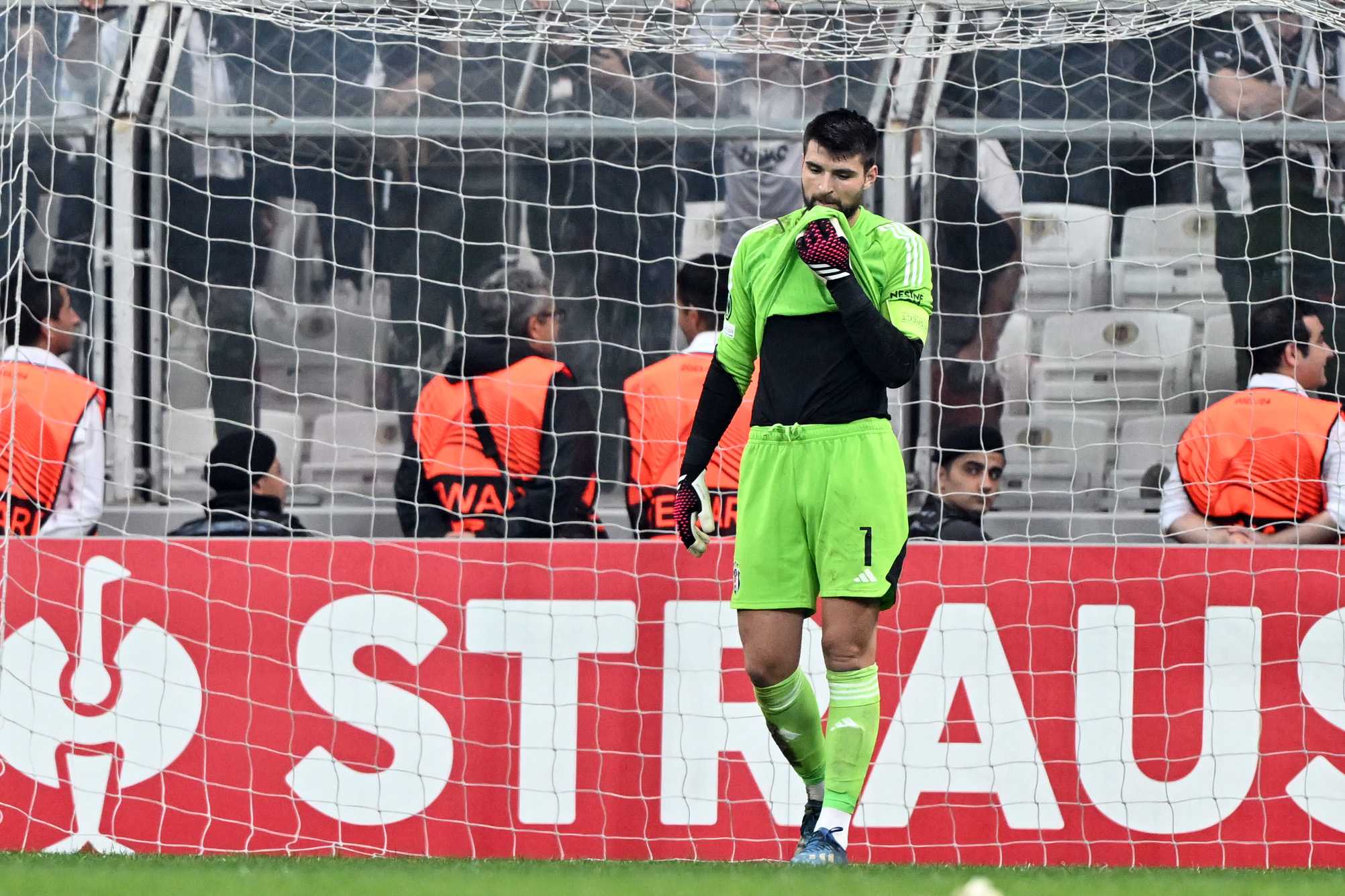 Dolmabahçe'de Dramatik Son! 10 Kişilik Beşiktaş 90'da Yıkıldı! 7 AA 20231005 32320518 32320517 BESIKTAS LUGANO