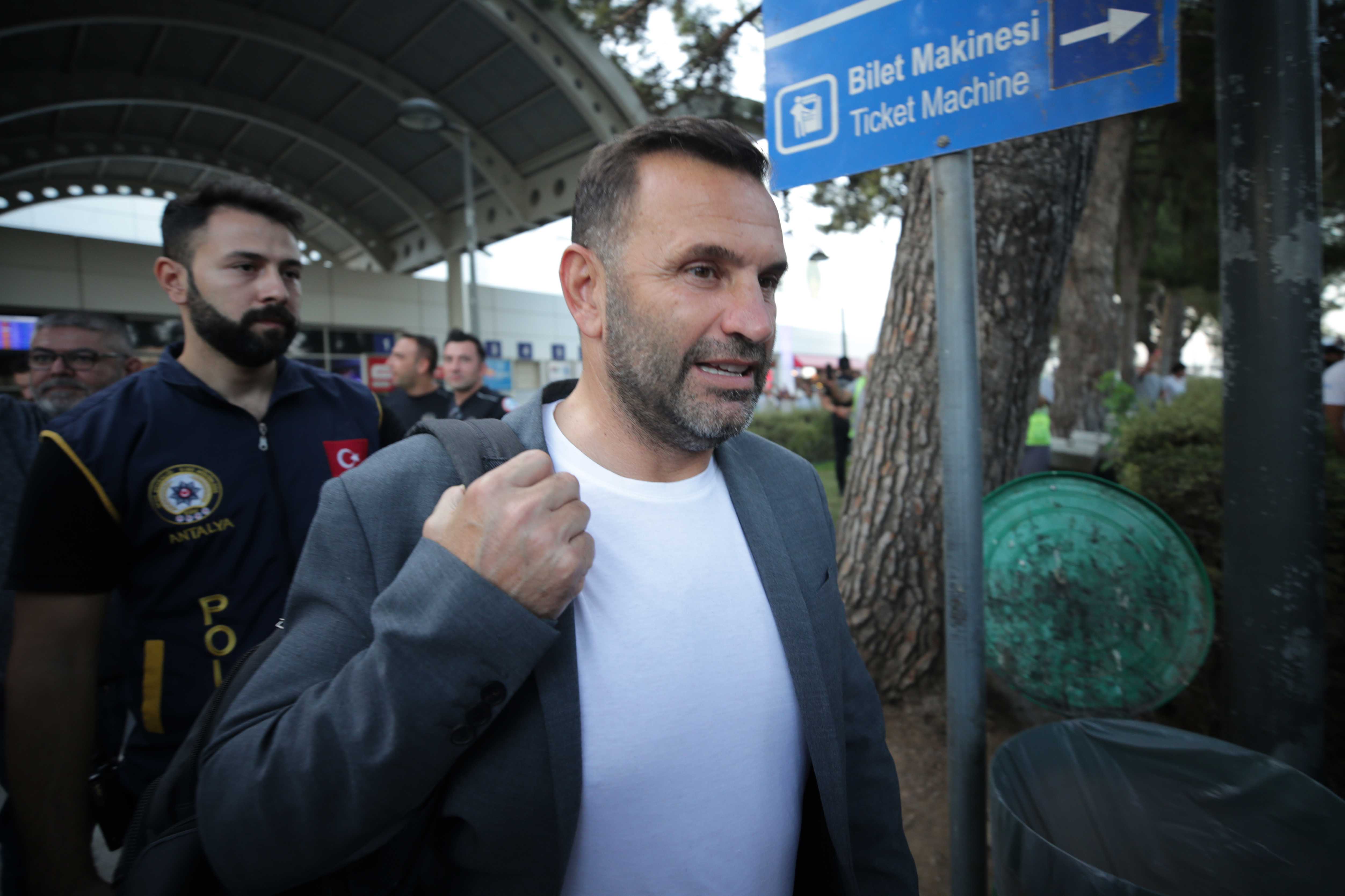 Galatasaray, Okan Buruk Yönetiminde Tarihi Bir Başarıya İmza Attı 2 AA 20231006 32328088 32328075 GALATASARAY FUTBOL TAKIMI ANTALYAYA GELDI