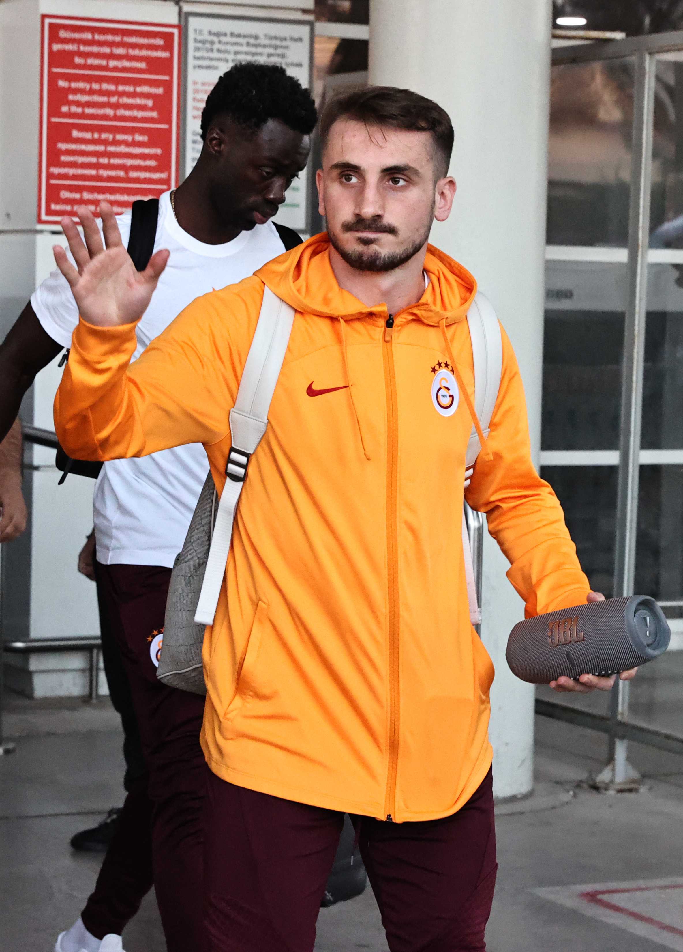 AA 20231006 32328365 32328359 GALATASARAY FUTBOL TAKIMI ANTALYAYA GELDI 1