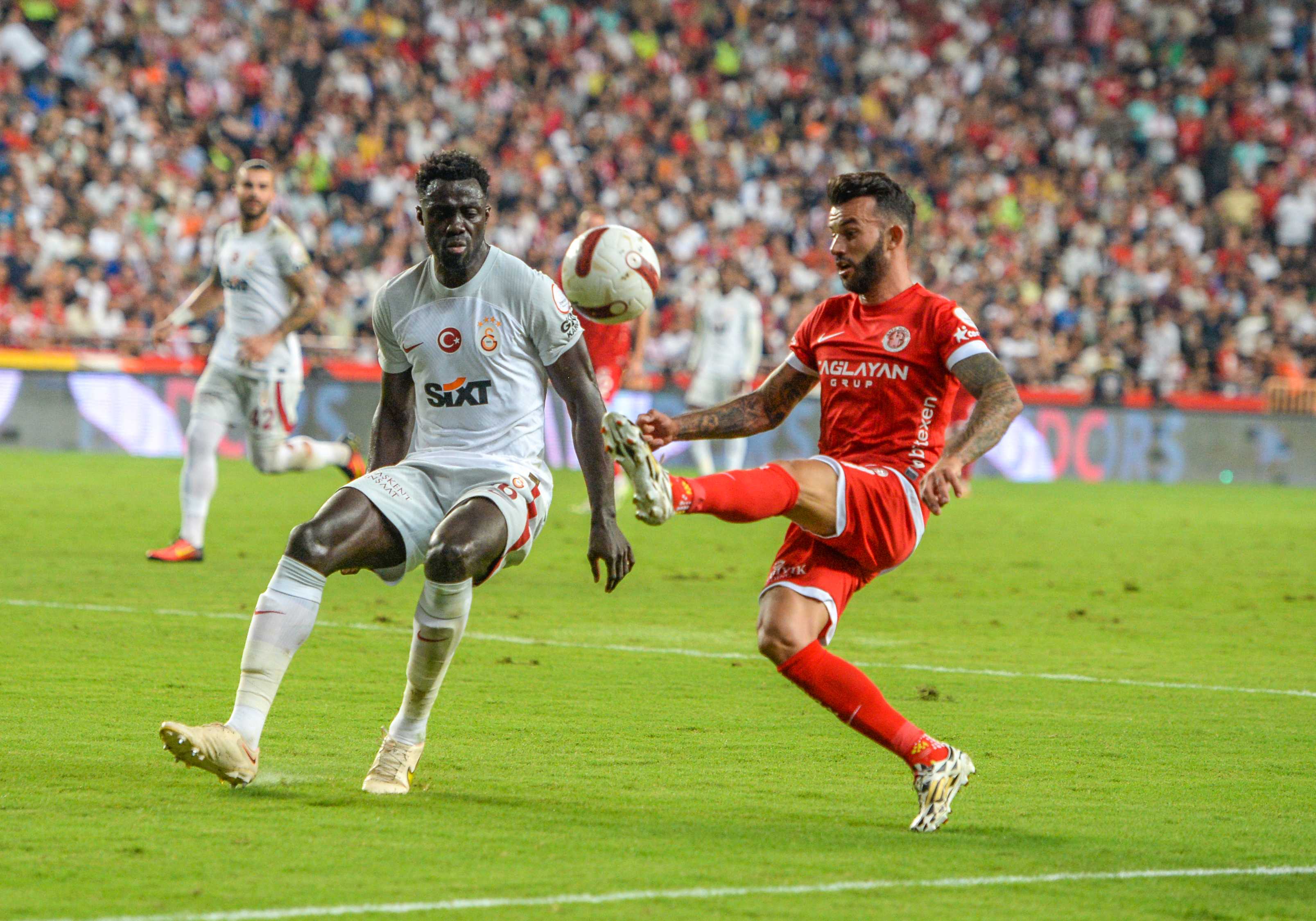 Davinson Sanchez Golle Tanıştı! 1 AA 20231007 32338056 32338054 BITEXEN ANTALYASPOR GALATASARAY