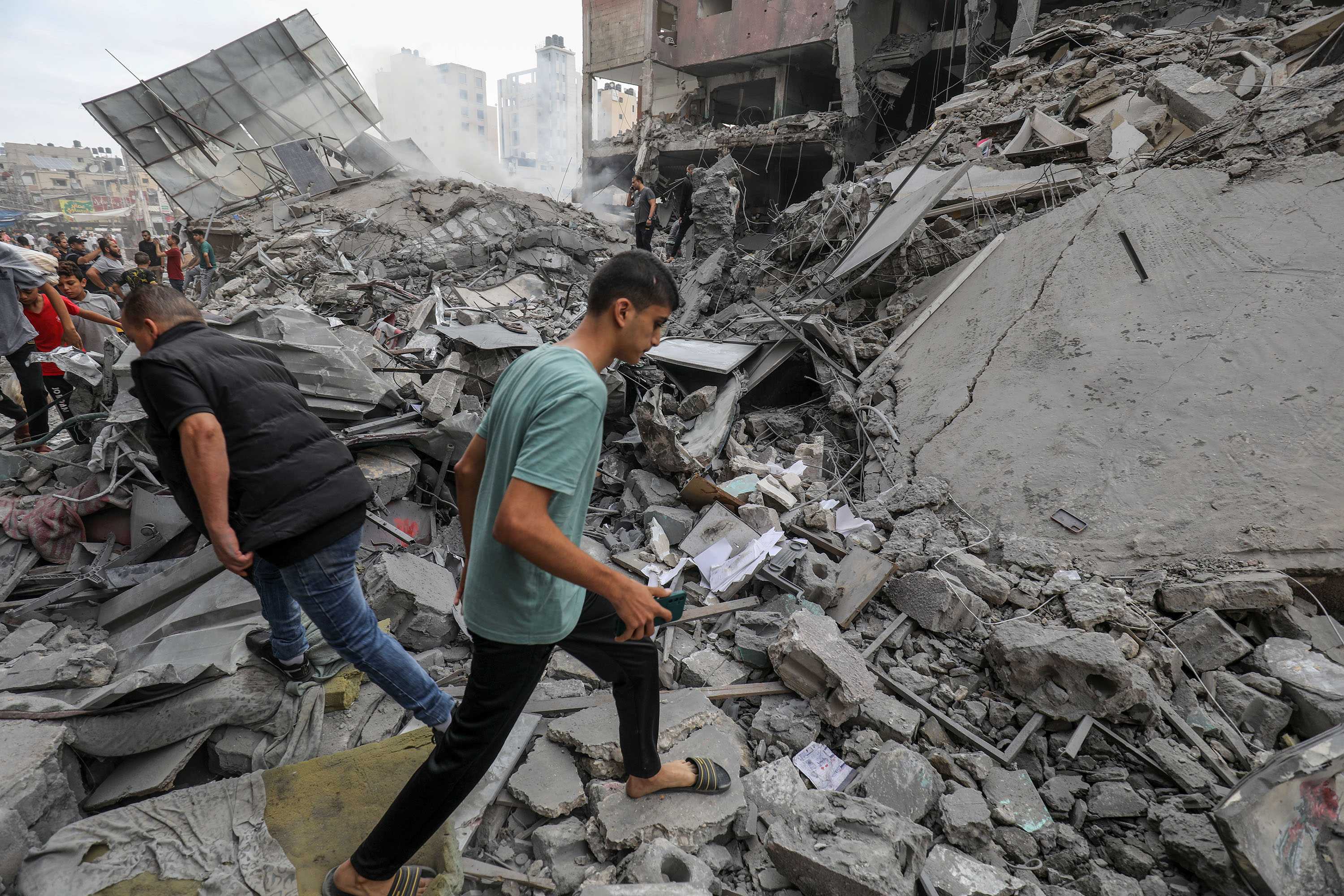 AA 20231010 32359805 32359781 ISRAILIN GAZZEYE YONELIK SALDIRILARI DEVAM EDIYOR