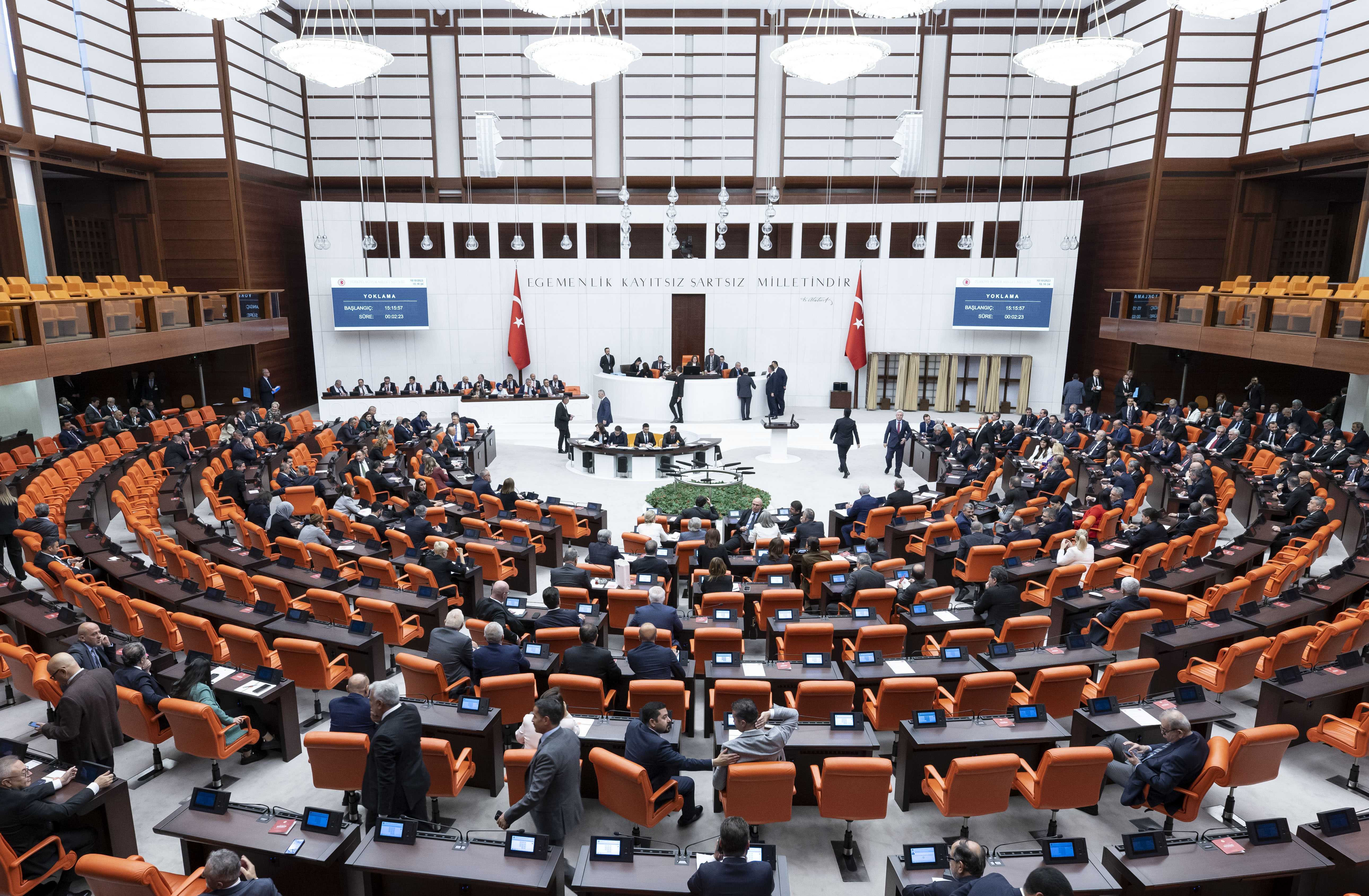 AA 20231010 32364120 32364115 SAADET PARTISININ GENEL KURULDA OTURACAGI YER SORUNU DEVLET BAHCELININ DEVREYE GIRMESIYLE COZULDU 1